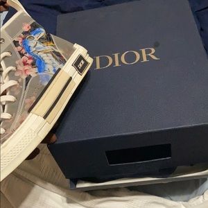 Dior dinosaur logo